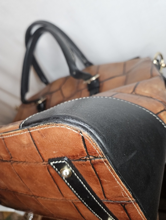 Vintage 90s Dooney And Bourke Croc Embossed Tan And Black Satchel GUC - Picture 8 of 15